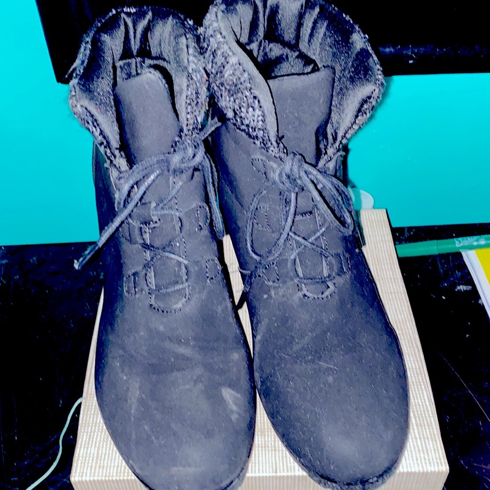 Black heeled boots size 8 brand is Cherokee